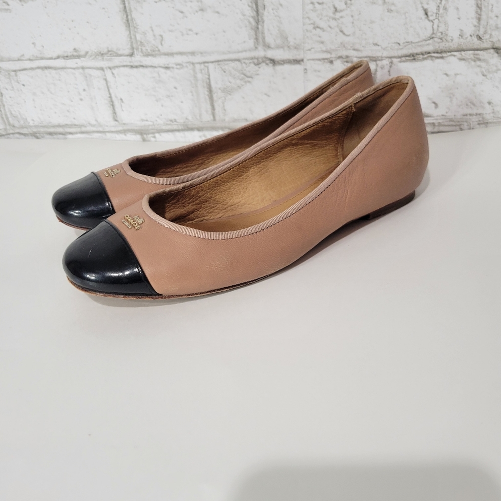Coach tan/black flats